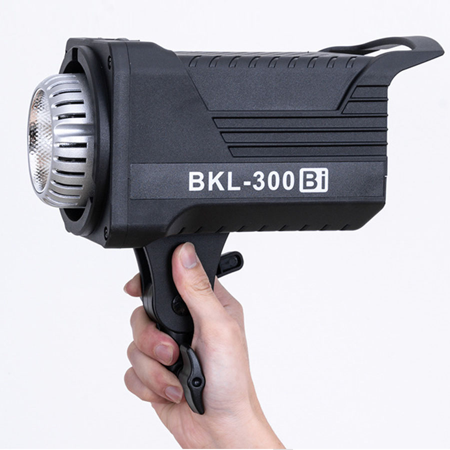 300Bi/D W LEDビデオライト、ポートレート、結婚式 - Strobe Light Studio のレビューと価格