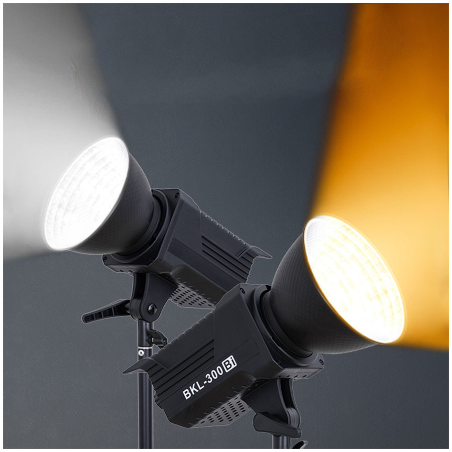 300Bi/D W LEDビデオライト、ポートレート、結婚式 - Strobe Light Studio のレビューと価格