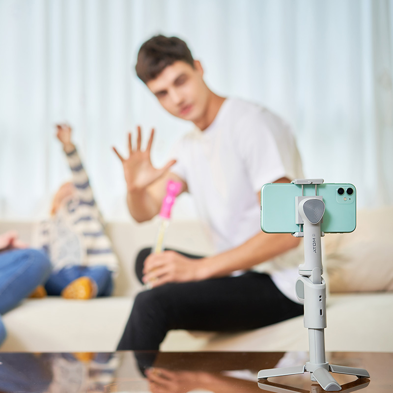 Snoppa ATOM2 3軸ハンドヘルドスタビライザージン - Handheld Stabilizer Gimbal のレビューと価格